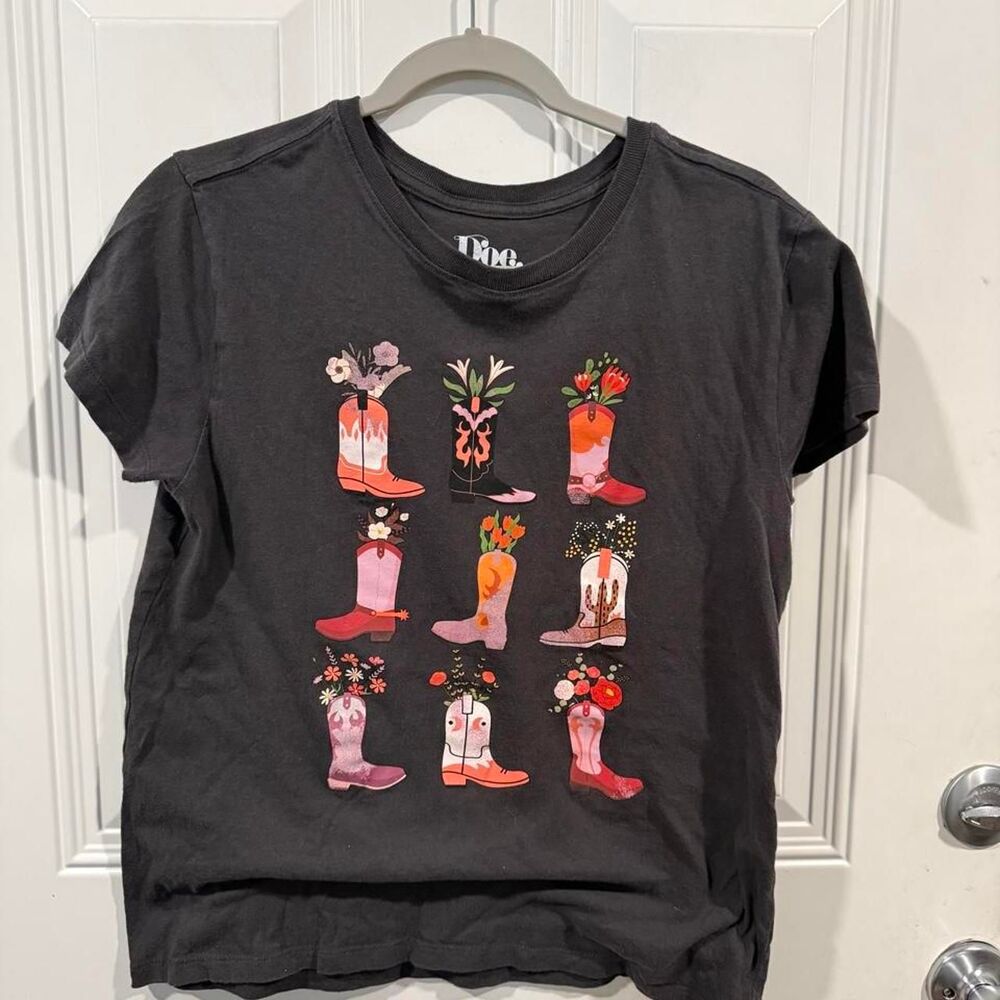 Doe Women's Black and Grey T-shirt